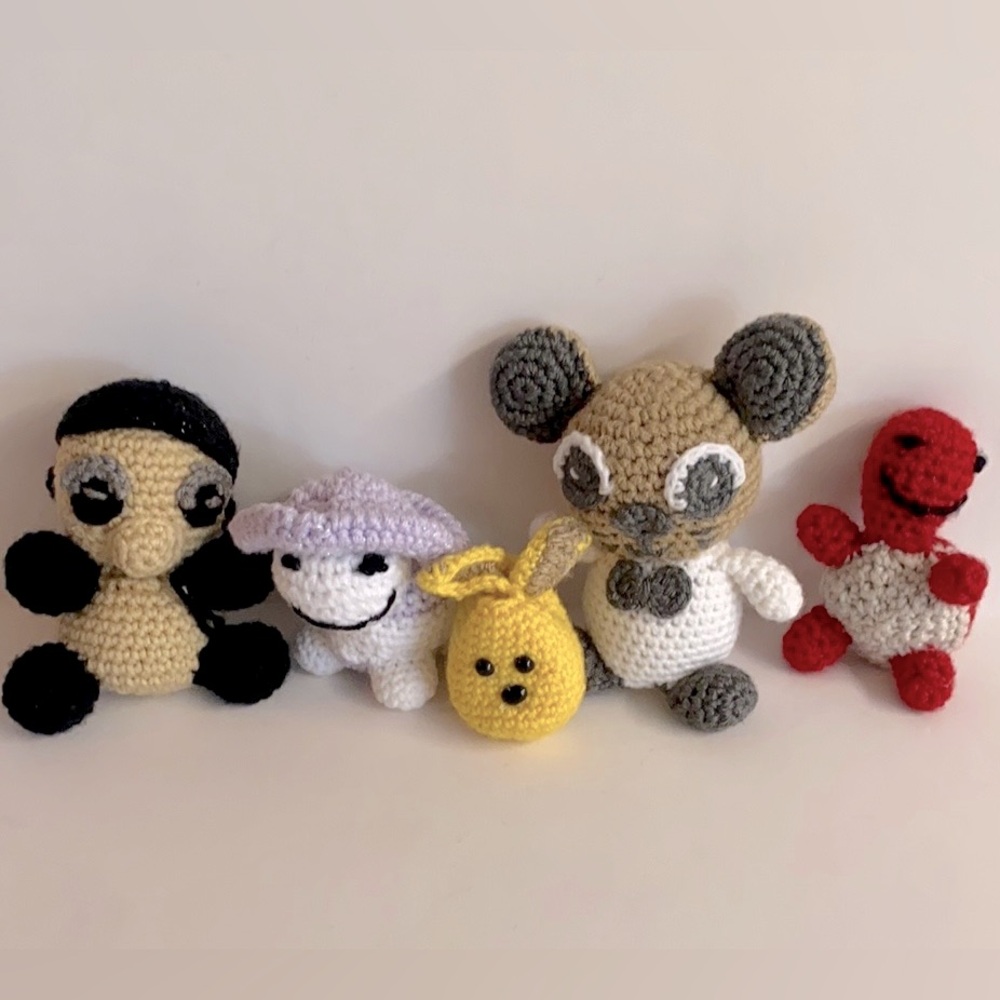 5PC Handcrafted Crocheted animals.Various adorable animals in great condition